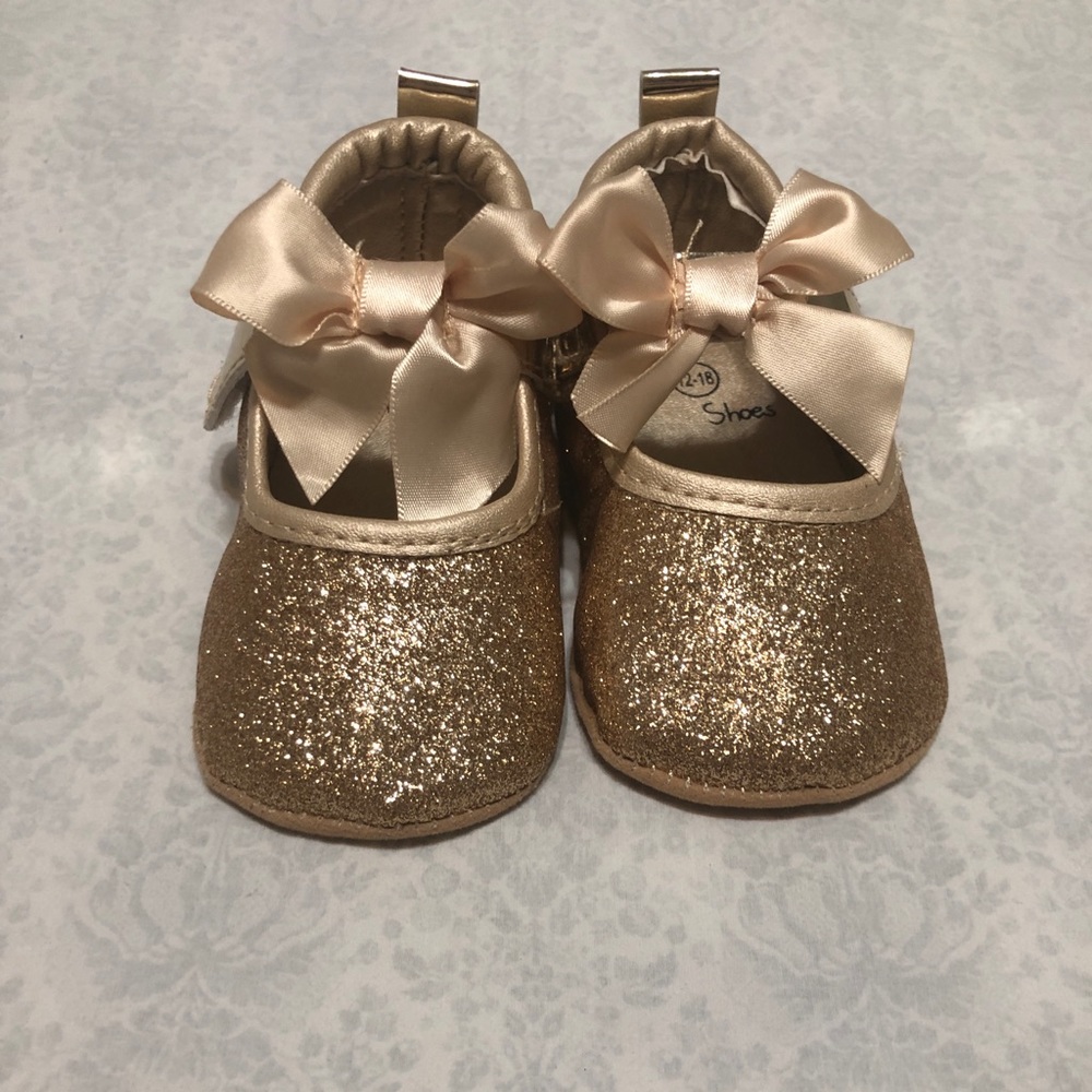 Infant shoes size 4 (12-18 month)